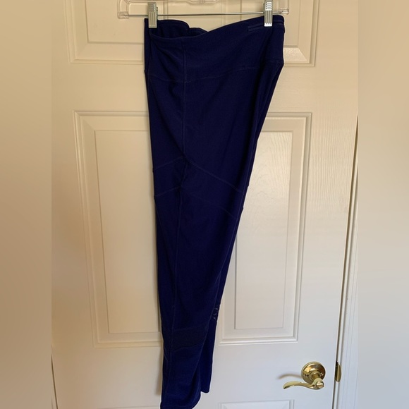 Gottex Navy leggings with Mesh accents XL. Gorgeous & stylish!. Zipper pocket - Picture 3 of 10